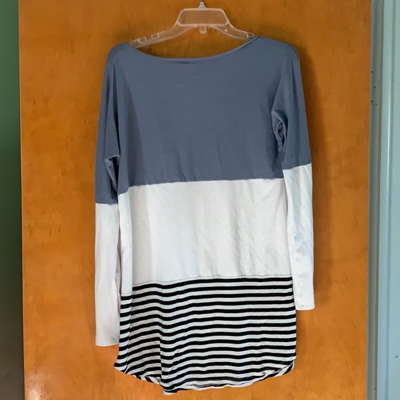 Block Pattern Long Sleeve Top - Picture 5 of 5